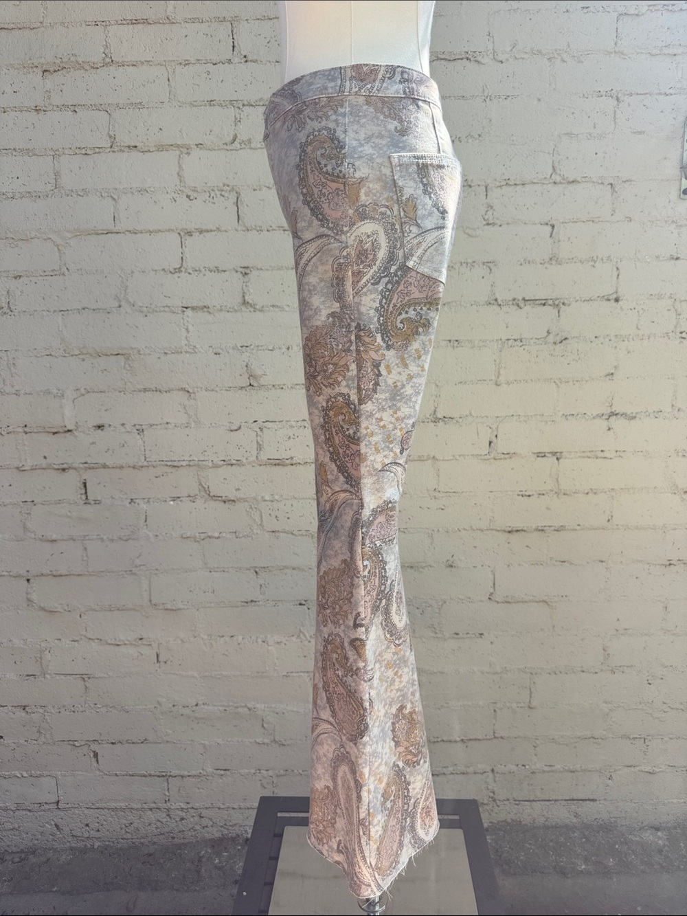 Free People We The Free Just Float On Flare Jeans Limestone Paisley Size 26 - Picture 7 of 16